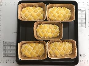 菱形内放上黄桃。