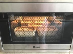 送入烤立方，上160度下150度烘烤25分钟左右。