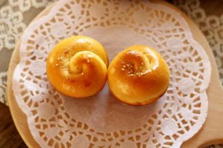 圆圆滚滚的小面包，软软的萌萌的