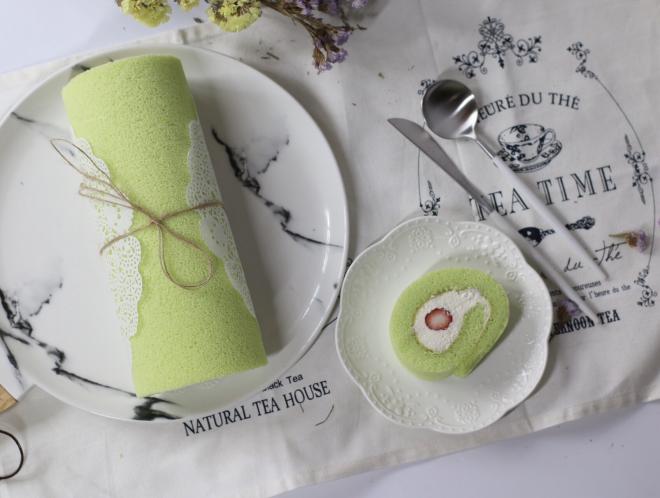 草莓斑斓蛋糕卷