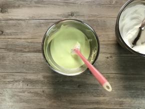 切拌加翻拌，混合均匀。