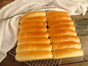 取出放晾网上晾干水汽，上色很漂亮，一点不比外面面包房的逊色