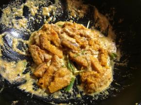 最后加入葱段即可装盘了。