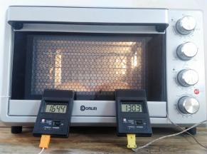 烤箱底层（直接放烤箱底板上），烤箱实测温度上火130度，下火160度烤22分钟（烤的过程中温度会有轻微误差，）上色后降低上火或者是加盖锡纸