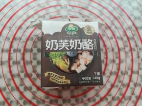 奶芙奶酪从冰箱里取出回温