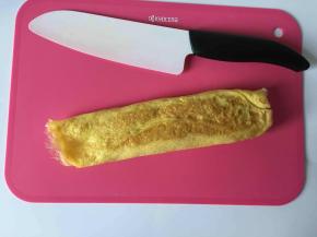 晾凉，准备切。为了拍照，这次有点煎老了，不过也还不错！