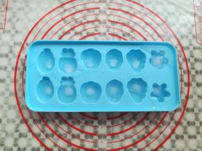 冰块取出解冻备用