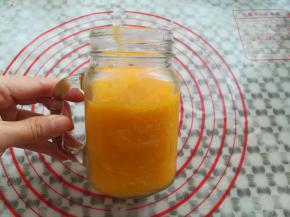 大概到瓶子的三分之二处