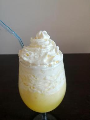 淡奶油有点多，就顺便又做了一个菠萝星冰乐