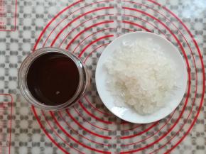 准备炒凤梨馅的糖份