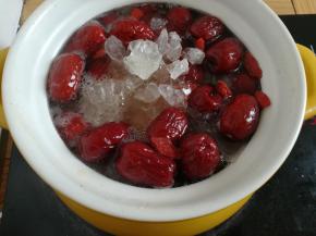 加入冰糖，再煲20分钟