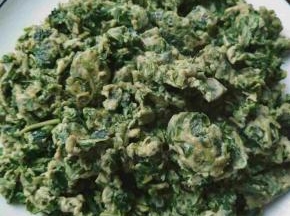 炒锅热油后倒入锅中，快速翻炒到蛋液凝固，就可关火出锅，不可炒老