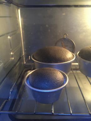 烤箱下层，170度，上下火，35分钟左右。