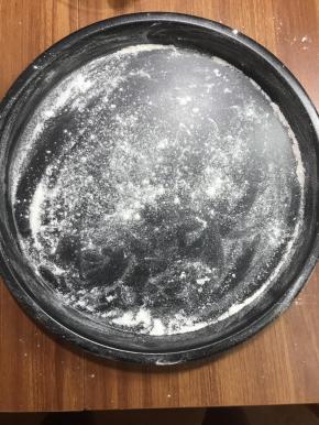 派盘表面轻筛面粉