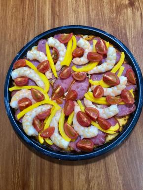 再铺彩椒，小番茄，烤箱记得提前预热190度，放进去13分钟烤熟食材