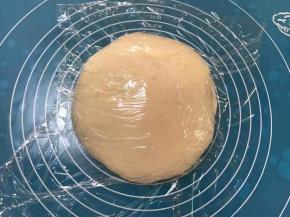 团圆盖保鲜膜松弛15-20分钟