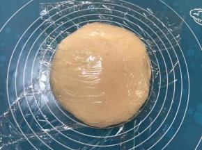 团圆盖保鲜膜松弛15-20分钟