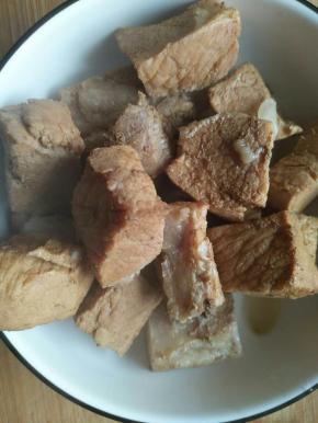 炖至肉酥烂，入口即化就可(可以用筷子实验轻松插入就好)