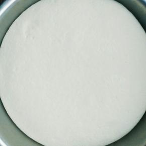 发酵到1.5倍大，手戳不回缩就可