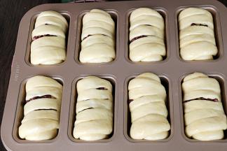 发酵八分满，表面刷蛋液。