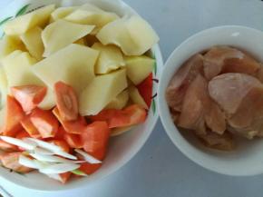 1、把食材洗干净，切块