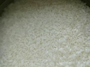 2、大米提前泡好