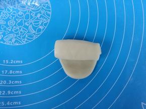 自上而下卷成卷。