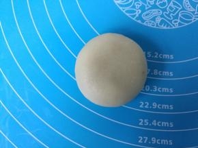 翻过来，稍稍按扁。
