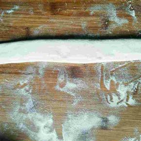 如果擀的宽了可以如图三折