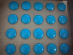 垂直挤在烤盘，开始晾皮。