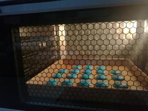 烤箱预热上下火160度。晾皮至不粘手状态，送入预热好的烤箱，以上下火160度烘烤15分钟即可。（温度和时间仅供参考，具体根据自己烤箱调整）