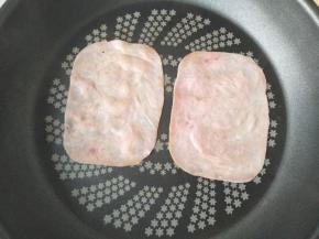 9.	用锅两面煎一下，煎熟