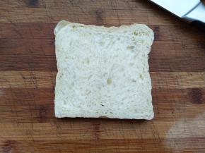 1.	取一片土司片