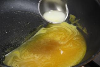 如果想最后成品更佳美观，可再加入适量的水淀粉