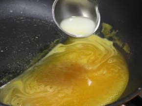 如果想最后成品更佳美观，可再加入适量的水淀粉