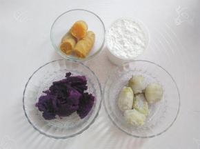 蒸熟后去皮，我喜欢带点粗纤维的食物，就没有过筛，喜欢细腻口感的记得过筛