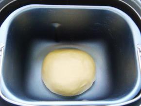 启动和面程序。和成光滑的面团，进行发酵。