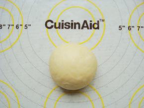 用虎口慢慢上推包起来，收口向下放。