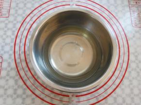 水里倒入玉米油