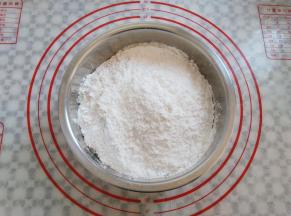 加入糯米粉与澄粉