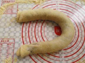 把面皮卷成长条