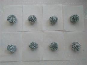 所有豆沙馅全部滚上椰蓉放一边备用