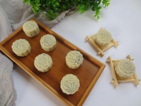 很Q弹的饼皮月饼，吃不完的用保鲜盒装好放冰箱保存