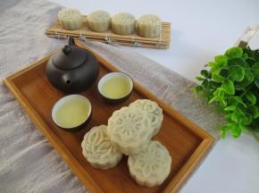 香浓的冰皮月饼，搭配高山茶，好吃又解腻