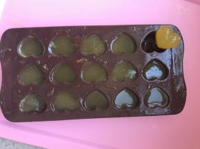 罐装至硅胶模具中，冷藏几个小时