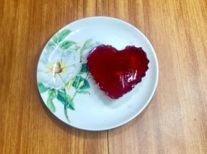 一个很大颗滴~可以放入冰箱，表面干燥一下再吃~