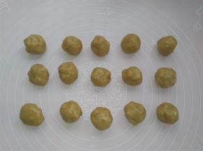 把月饼皮按照每个15克分成15个