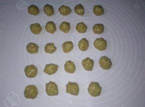 把月饼皮按照每个15克分成24个