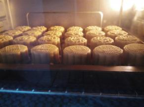 180度烤6分钟定型取出