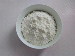 加入过筛好的中粉